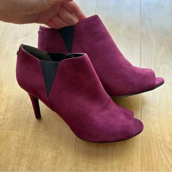 Unisa Faux Suede Un Saffyre Peep Toe Heeled Booties, Red Wine/Berry, Size 8M - Picture 11 of 11